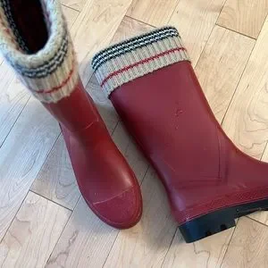 Burberry rain deals boots size 8